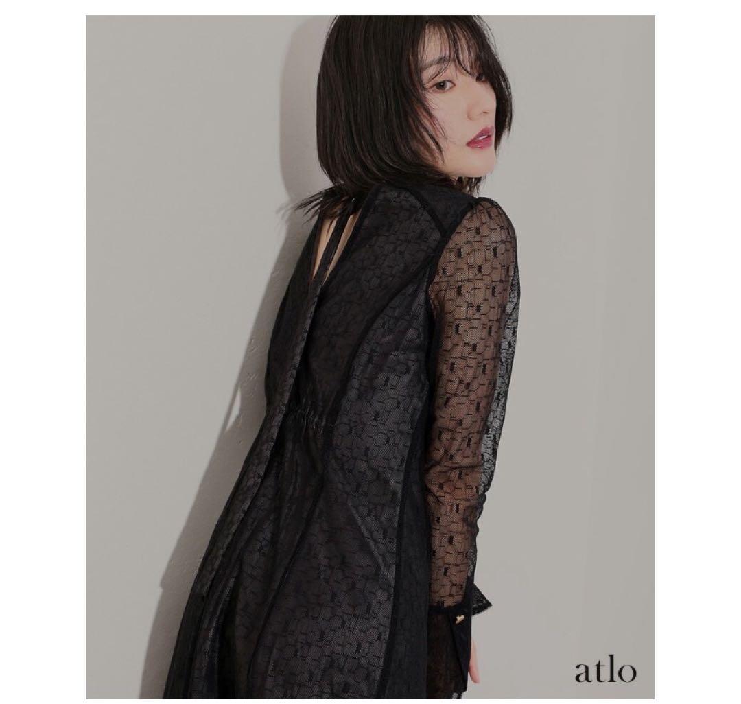 エレガントなグレーのパーティードレス エレガントなグレー刺繍