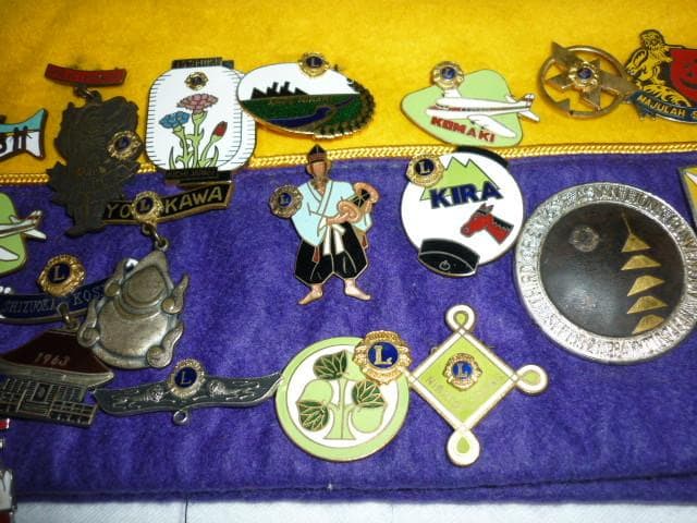 ◇ライオンズクラブ 帽子と七宝製ピンバッジ48個 1個は元会長10K 10金