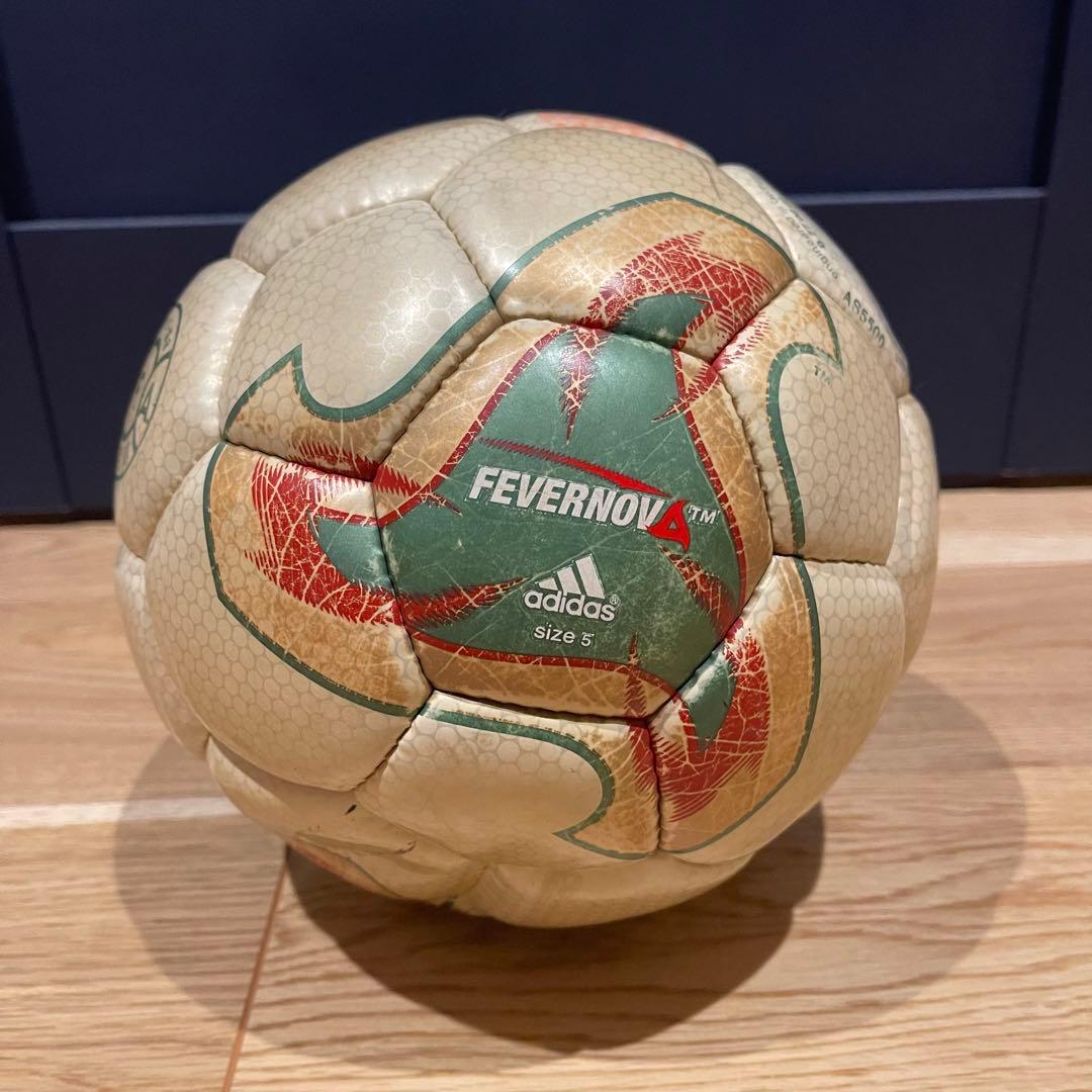 フィーバーノヴァ アディダス 2002年日韓 ワールドカップ公式球 - メルカリ