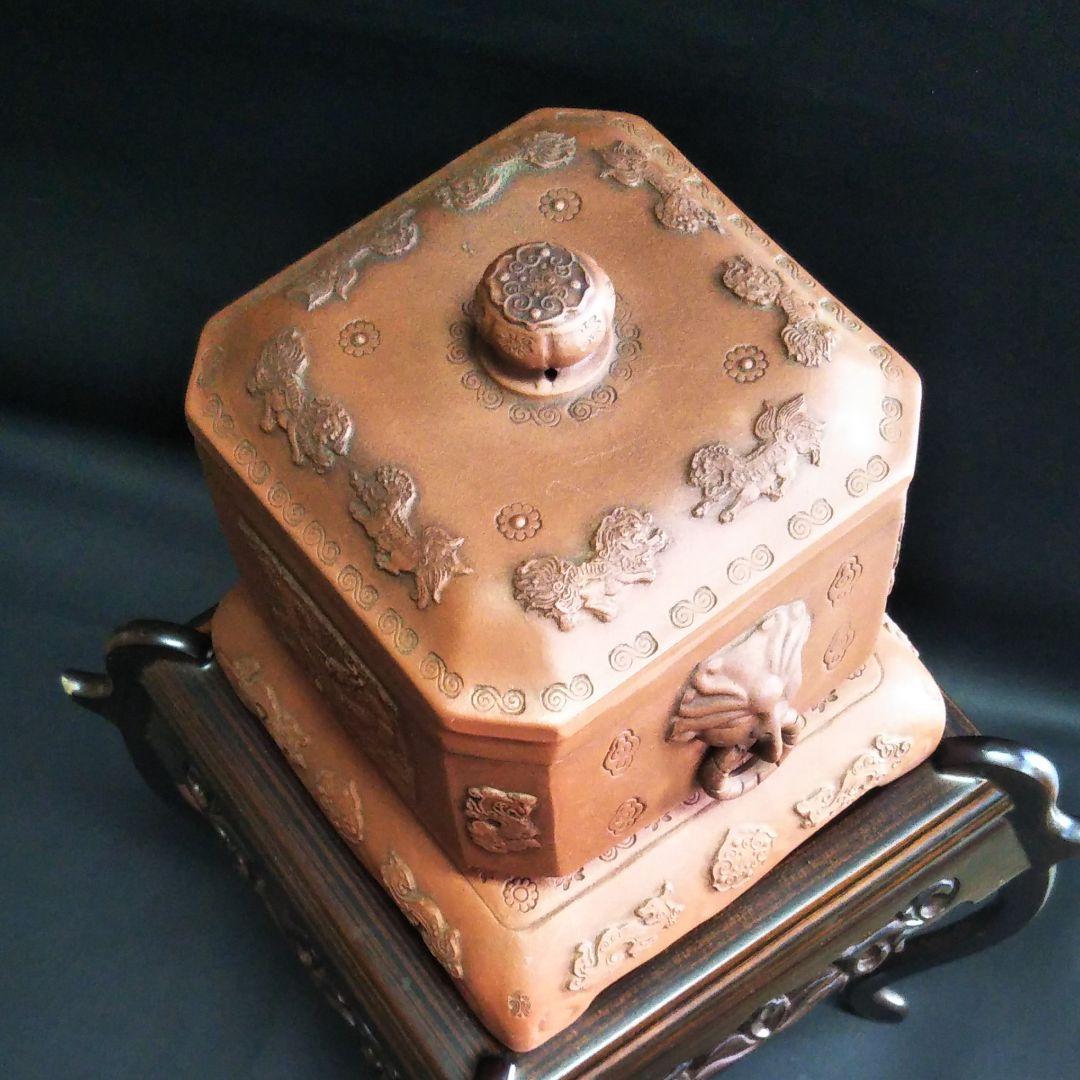 中国古美術/朱泥紫砂獣雙耳鐶龍紋四方罐(款:景南) - メルカリ