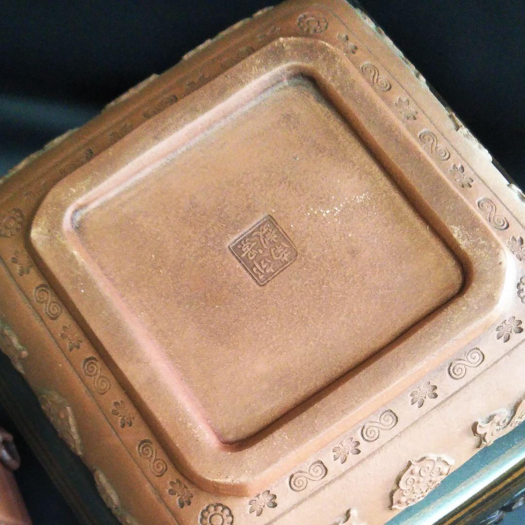 中国古美術/朱泥紫砂獣雙耳鐶龍紋四方罐(款:景南) - メルカリ