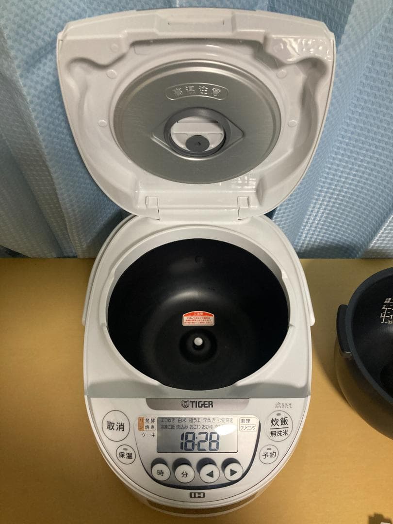 ★美品★2024年製　TIGER JPW-Y100 IHジャー炊飯器 1.0L
