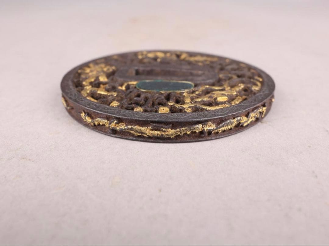 【値下げ】甲種特別貴重 鍔 無銘(南蛮) 雨龍唐草透 鉄地丸形円形地透布目象嵌