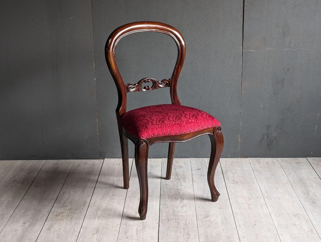 赤い座面が魅力的 バルーンバックチェア エレガント 猫脚 ヨーロピアン IS