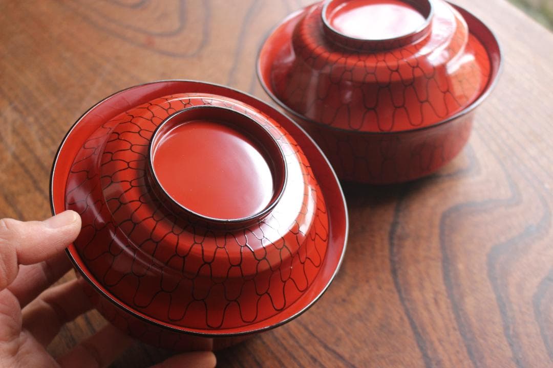 デッドストック！極上朱漆に風情ある網目文の美しい煮物椀2点（検