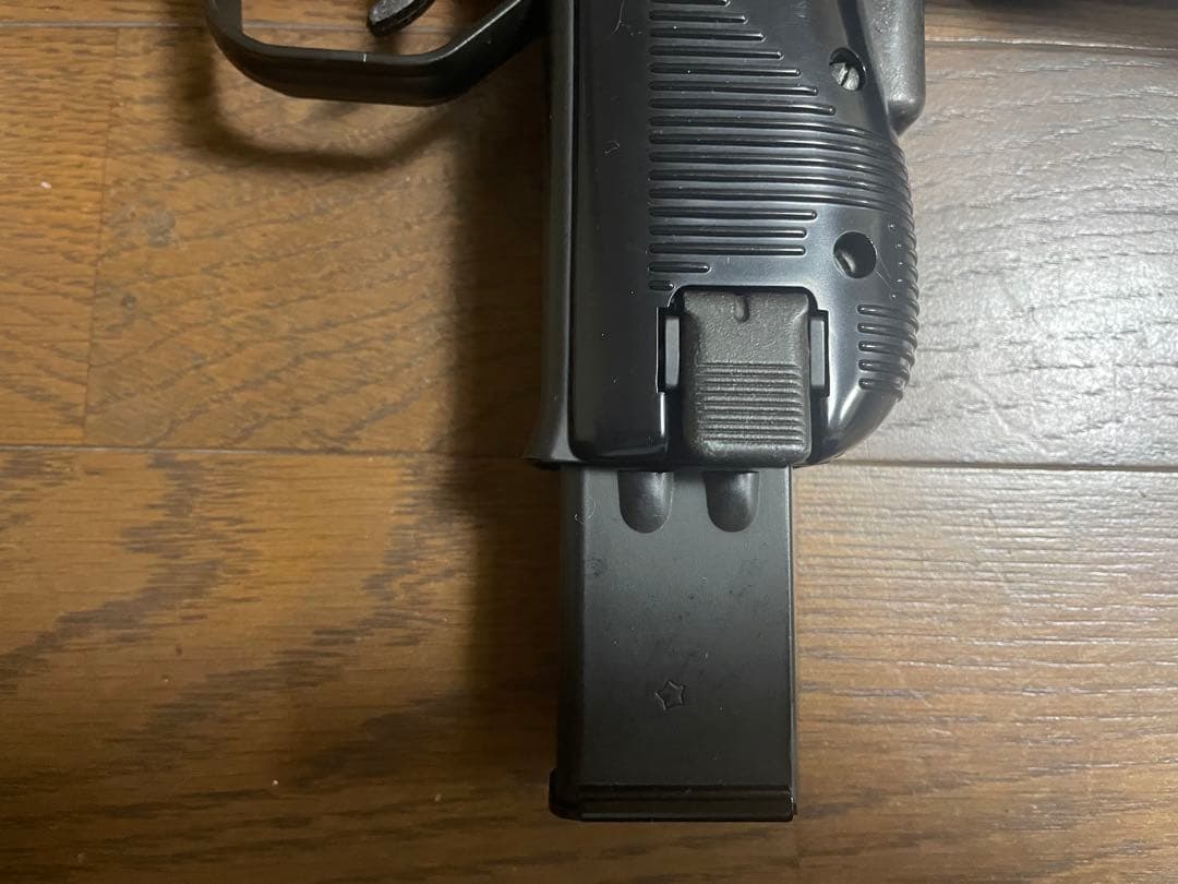東京マルイ　UZI SMG 9mm x 19 電動エアガン