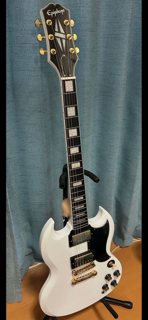 Epiphone SGスタイル ホワイトエレキギター　ギターケース付 Epiphone SGスタイル ホワイトエレキギター ギターケース付の通販はau