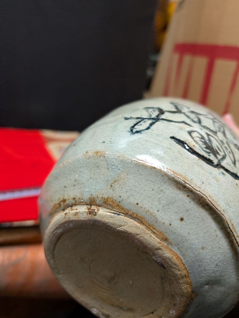 花模様のつぼ型陶器時代物