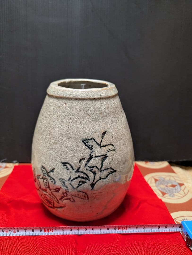 花模様のつぼ型陶器時代物