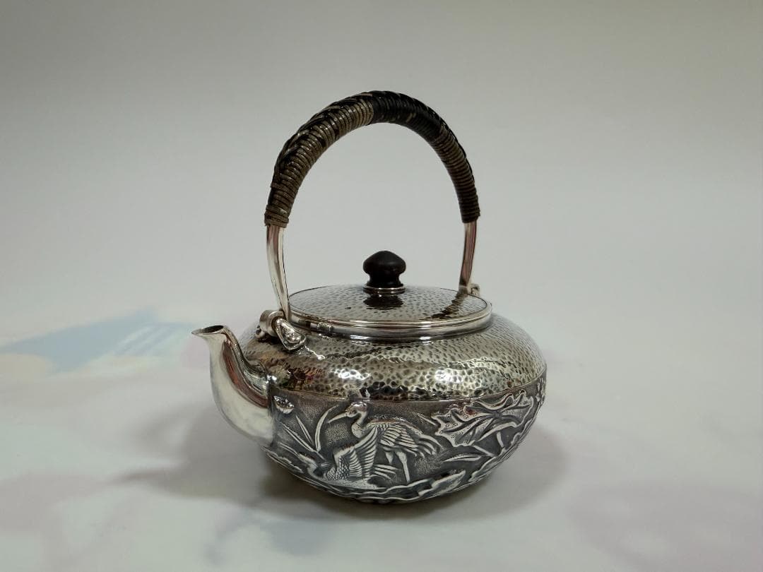 純銀製 鶴と蓮文様 鎚目紋 湯沸 銀瓶 煎茶道具