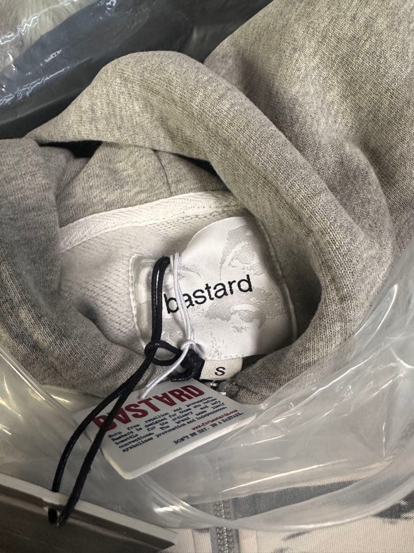 【bastard】PUNK PRINT APPLIQUE HOODIE ニキ着用