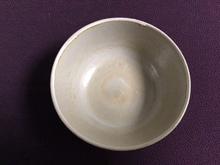 桜と紅葉と新緑の山の抹茶茶碗。