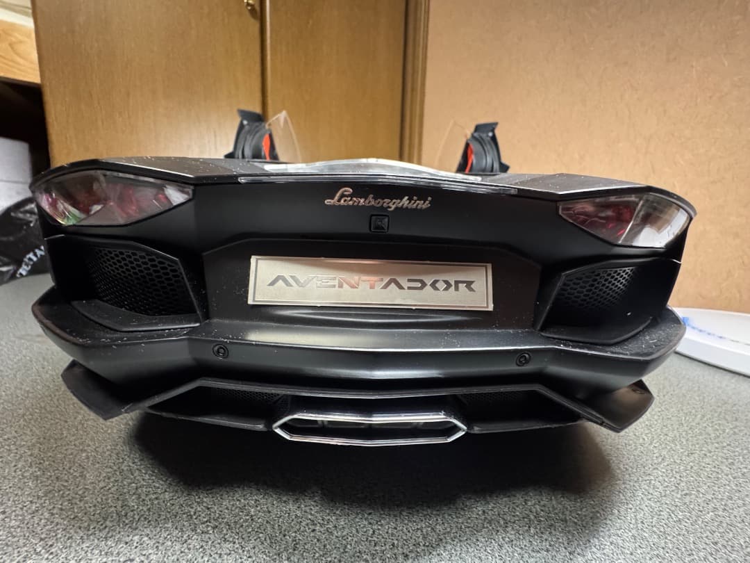 ポケール ランボルギーニ アヴァンタドール　1/8 pocher