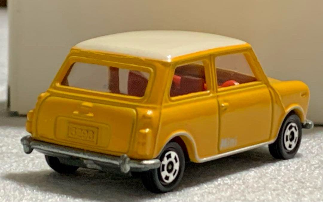 トミカ ミニクーパー 黄/白ルーフ 赤シート