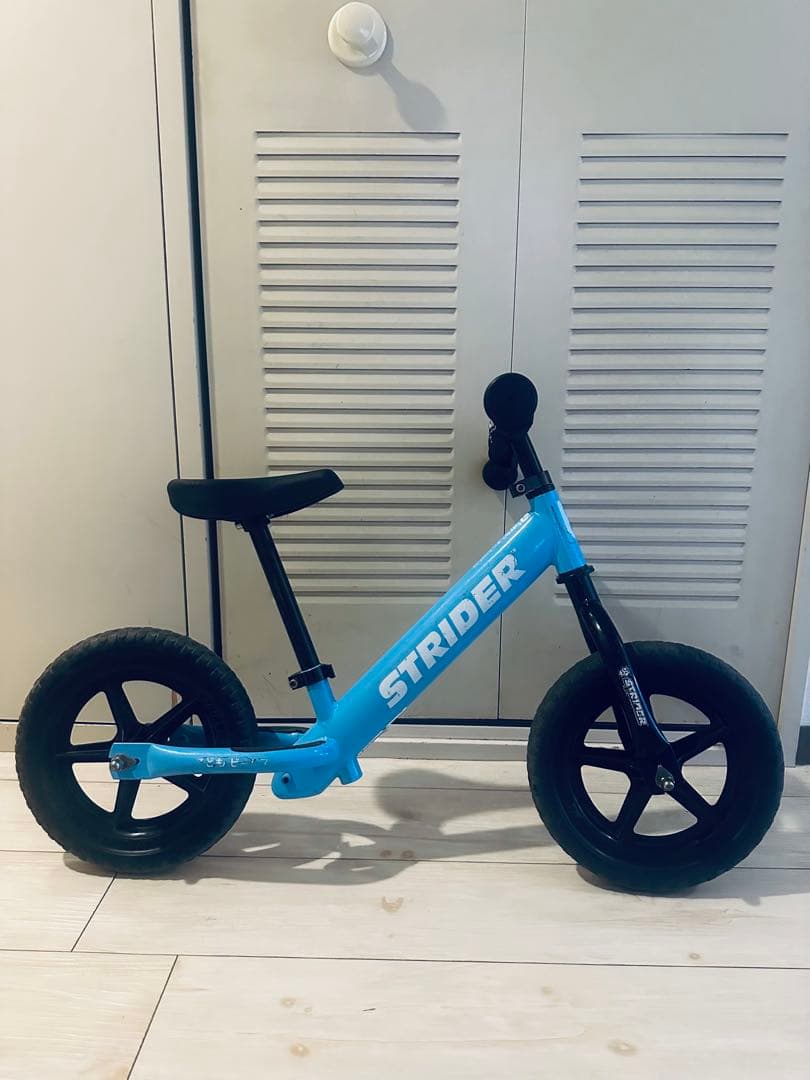 STRIDER バランスバイク 青 12インチ - メルカリ