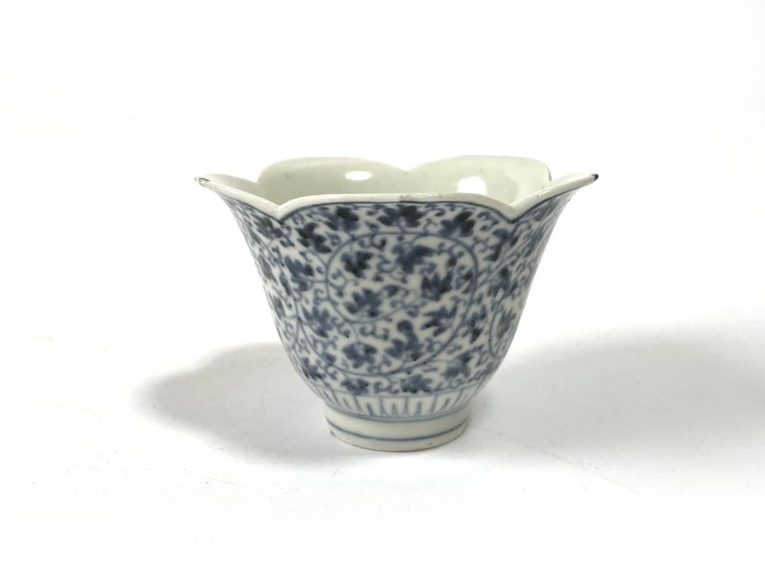 骨董　アンティーク　古伊万里　染付　微塵唐草文様　輪花縁　蕎麦猪口　向付 骨董 アンティーク 古伊万里 染付 微塵唐草文様 輪花縁 蕎麦猪口 向付