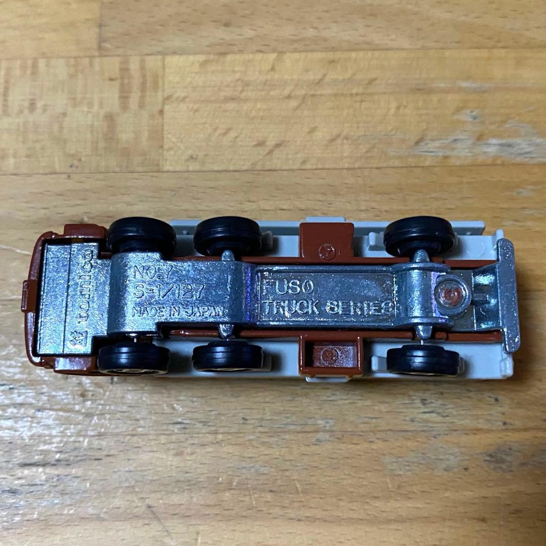 トミカ 　丸運　のらくろ　ふそう　ウイングルーフトラック