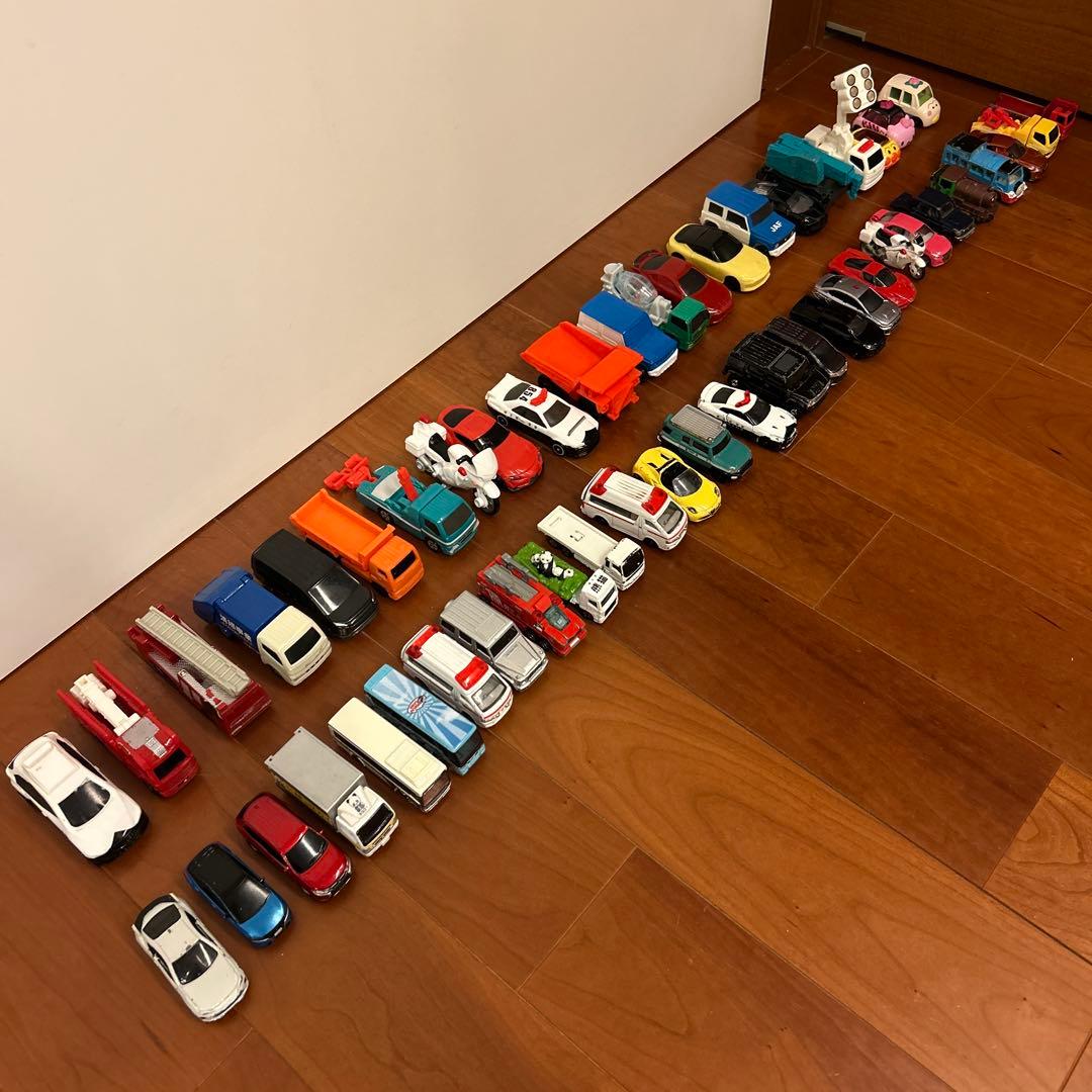 ミニカーとサーキットコースセット