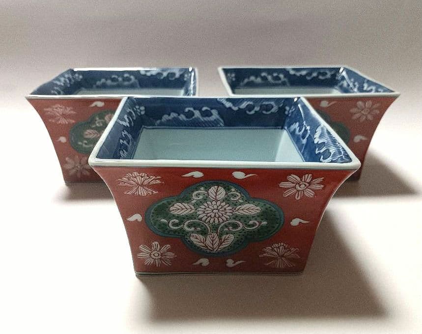 ② 源右衛門窯 染錦 赤濃菊絵 角鉢 3客組 未使用品 - メルカリ