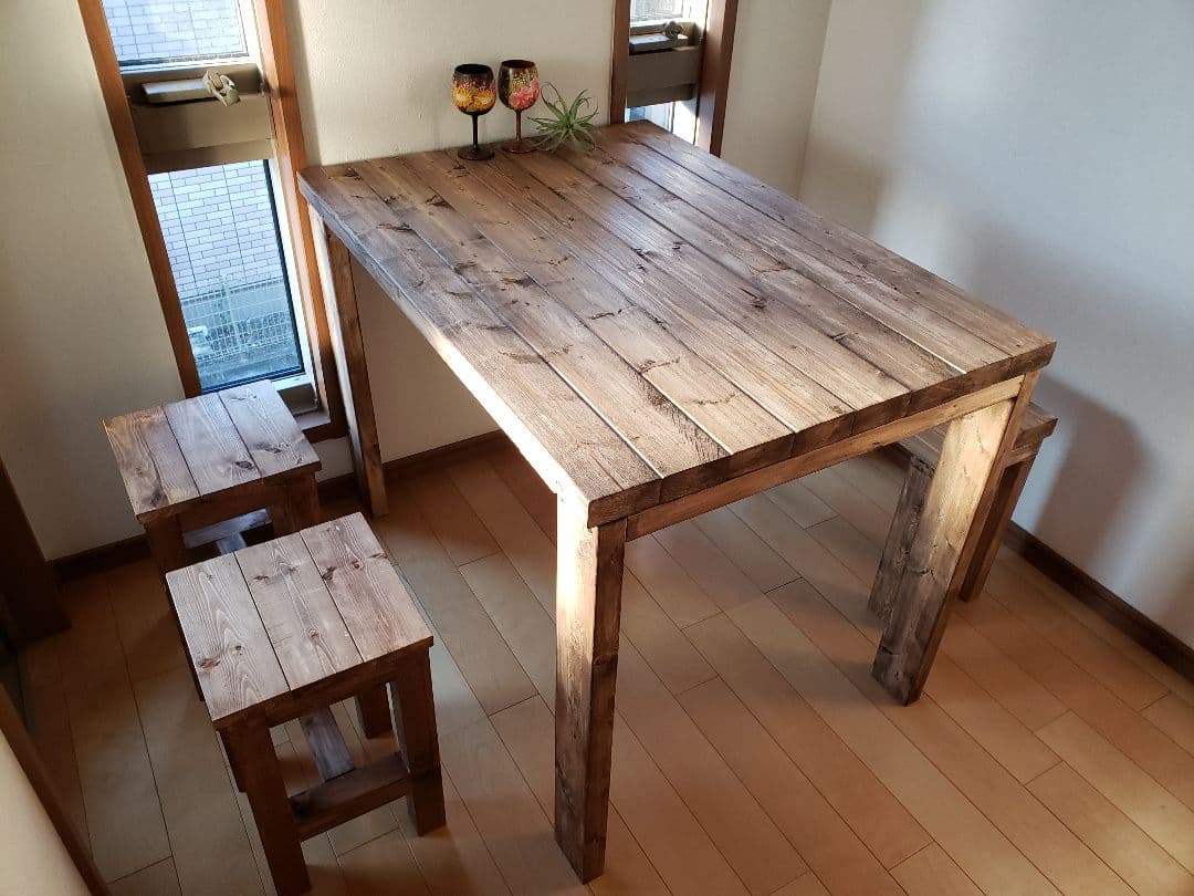 momocanjuiceさん140×72ダイニングテーブル 無垢材