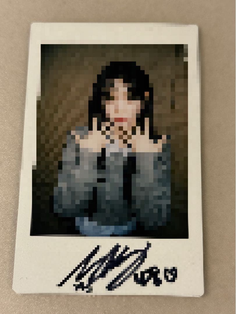 tripleS ナギョン サイン入りポラロイド - メルカリ