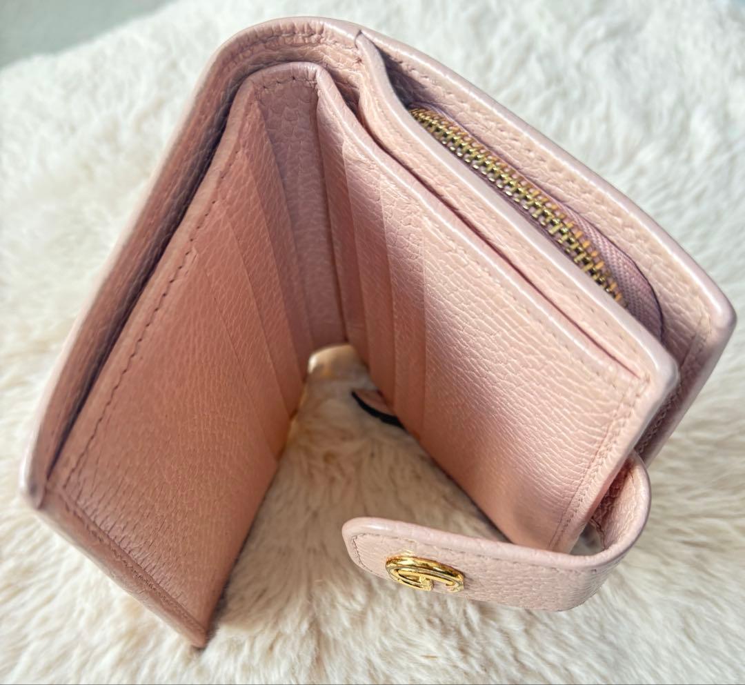 GGロゴ ピンクレザー 二つ折り財布