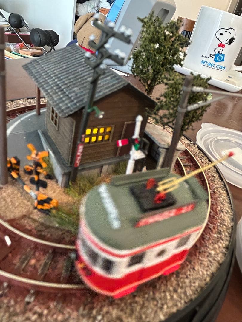 極小ジオラマ・レイアウト完成品 電池内蔵自走電車付き