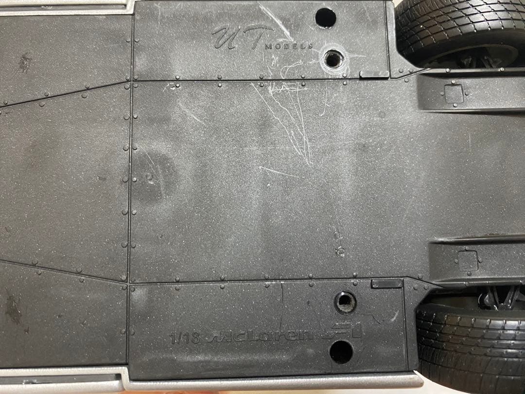 ミニカー UT McLaren F1 1/18