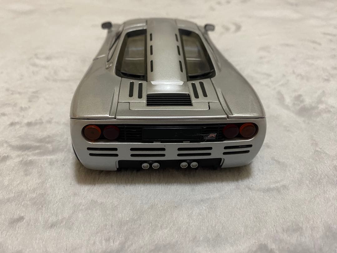 ミニカー UT McLaren F1 1/18