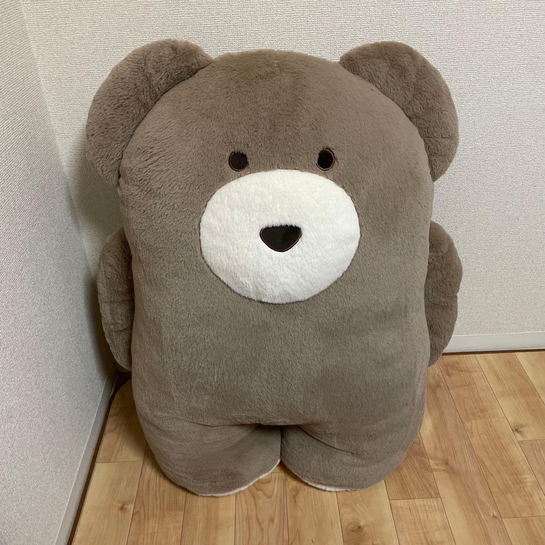カプくじ×ほっこりモコモカ　 モカ　でかでかぬいぐるみ　特賞 全長”約1m”のモカのぬいぐるみが当たるかも⁉ くまのようなふしぎな