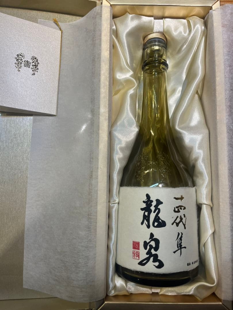 空き瓶】2025十四代龍泉隼 720ml 化粧箱付き - メルカリ