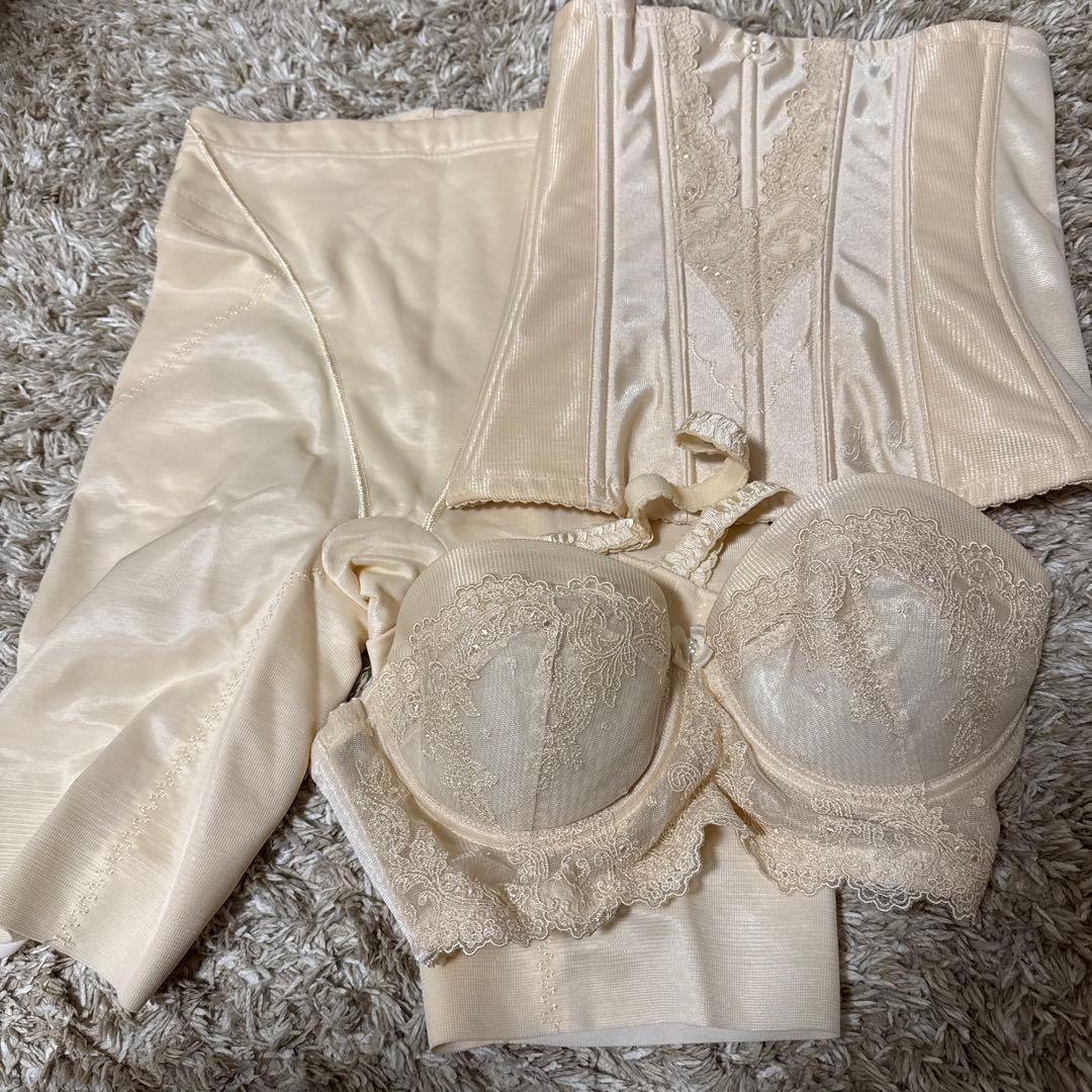 フォーシスアンドカンパニーのブライダルインナー３点セット