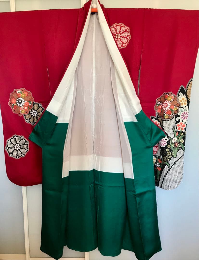 振袖 超美品 正絹 金糸と色刺繍 個性的 絞り柄