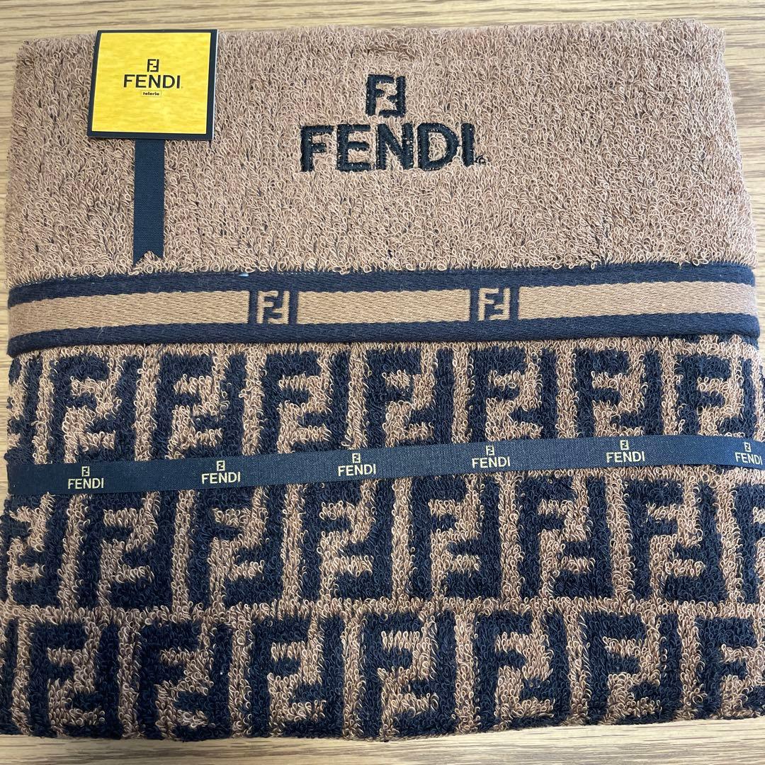 希少】 フェンディ バスタオル ズッカ柄 廃盤 るん様専♡FENDI ズッカ