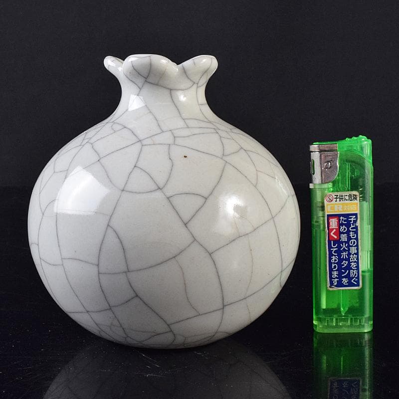 中国 大清乾隆年製款 哥窯 白磁 金糸鉄線 氷裂文 花口瓶 M 8020E