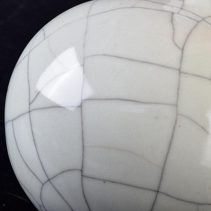 中国 大清乾隆年製款 哥窯 白磁 金糸鉄線 氷裂文 花