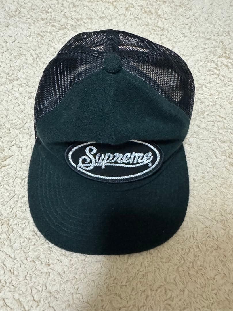 Supreme ブラック トラッカーキャップ - メルカリ