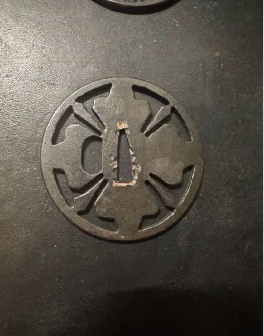 鍔　剣花菱図、謎図柄二枚