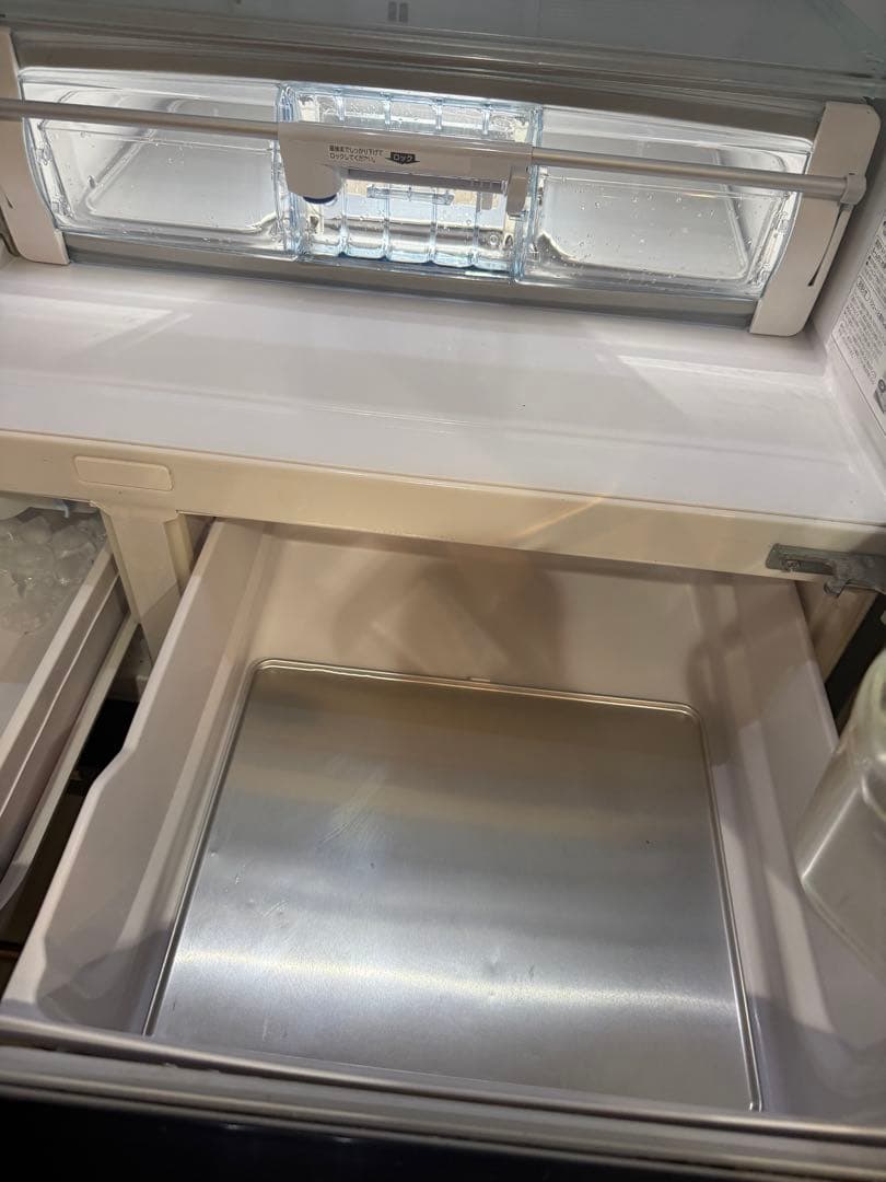 HITACHI 日立　冷蔵庫620L 大きいサイズ　クリスタルミラー2014年