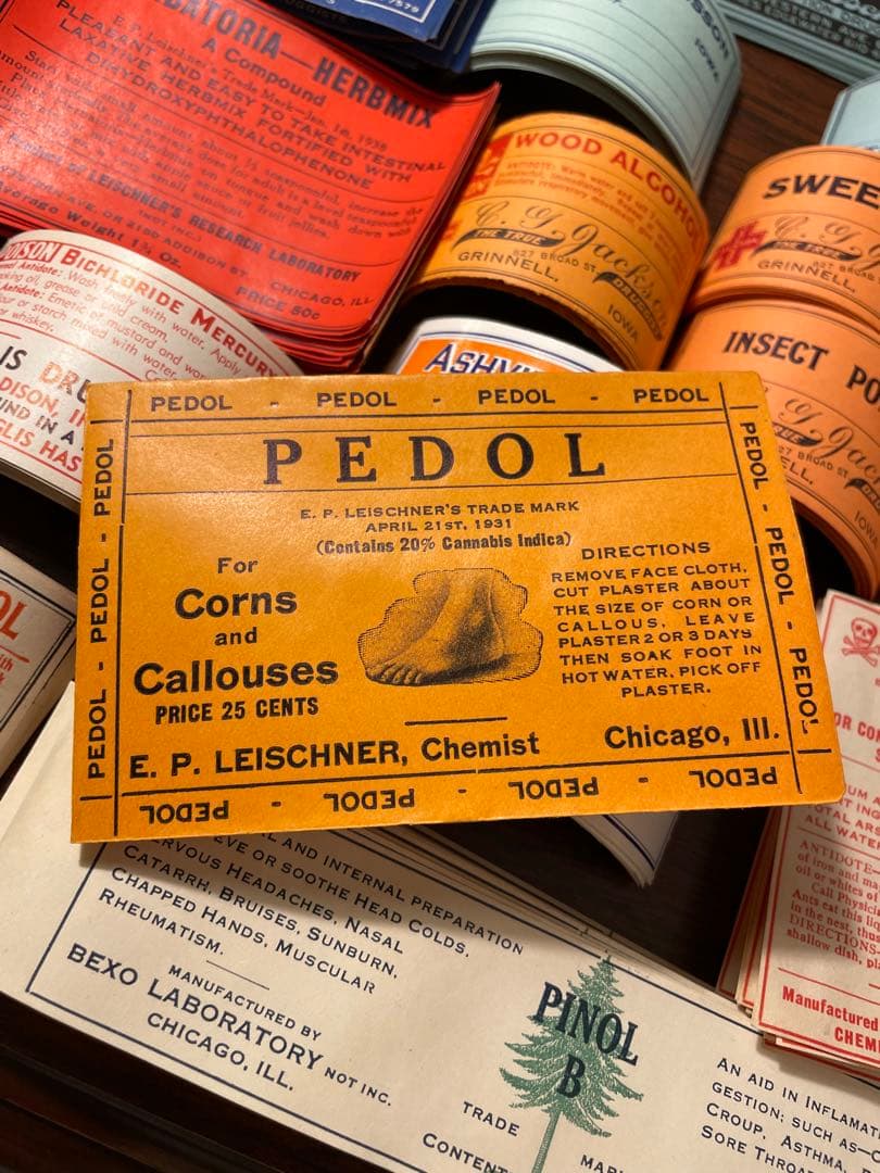 海外 ファーマシーラベル 54種各一枚計54枚 ➕薬袋一枚 ヴィンテージ