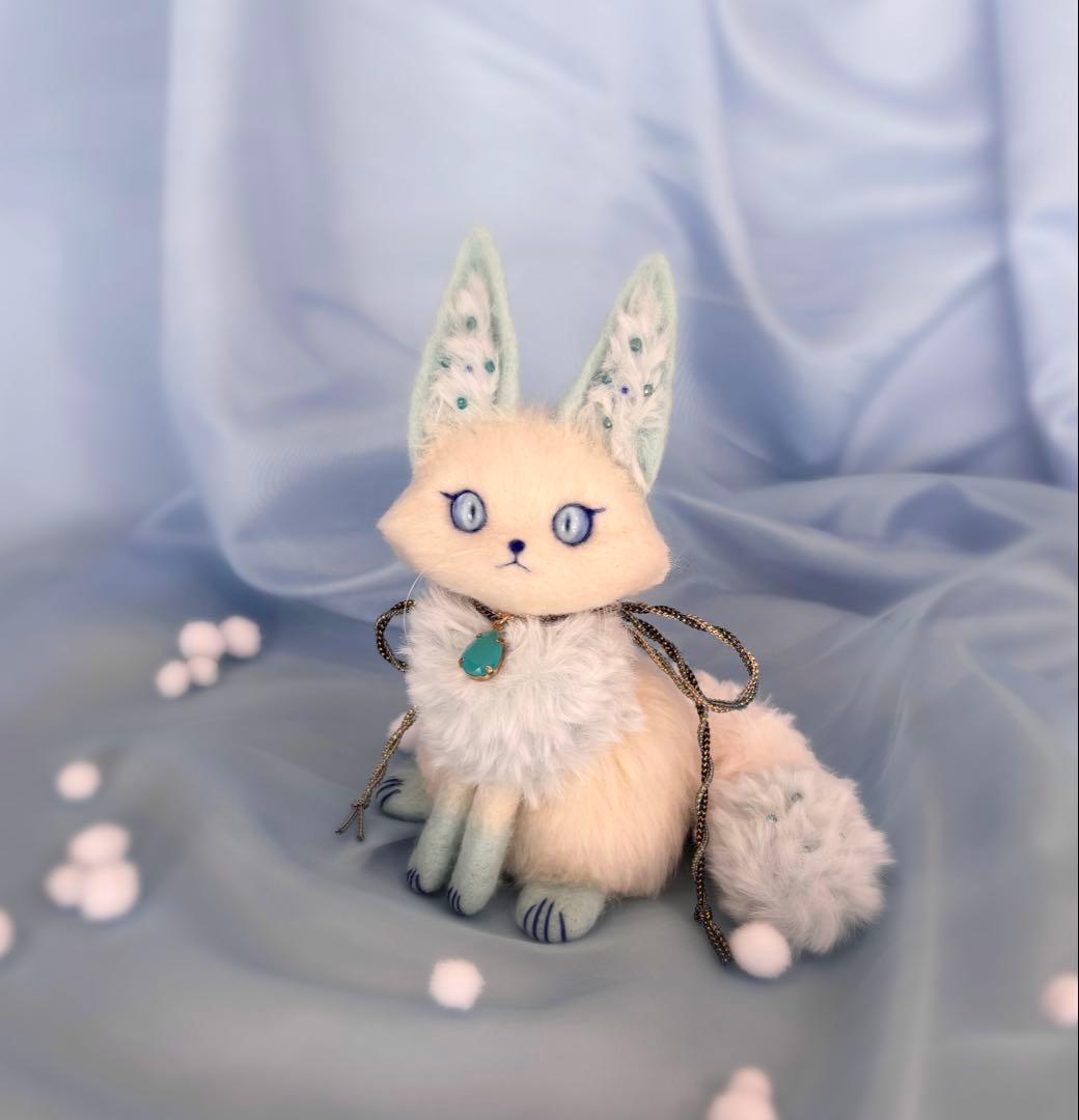 ふわふわゆきんこ狐ちゃん ハンドメイド 羊毛フェルト キツネ - メルカリ