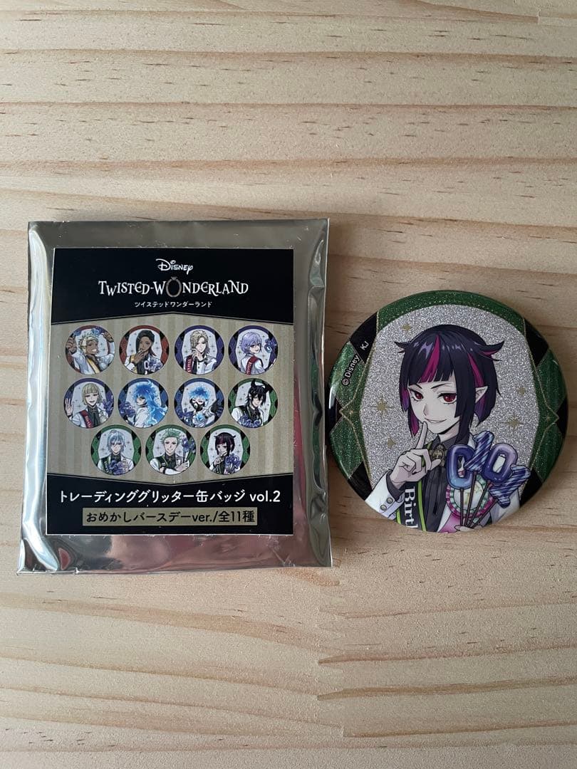 ツイステッドワンダーランド おめかしバースデーリリア缶バッジ - メルカリ