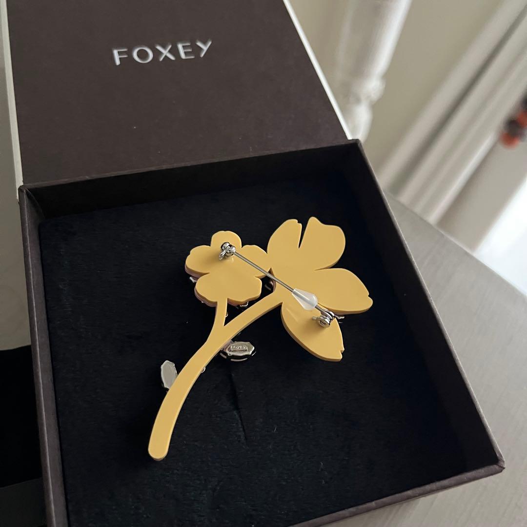 フォクシーさくらブローチ銀座限定アンティーク調FOXEY クリスタル
