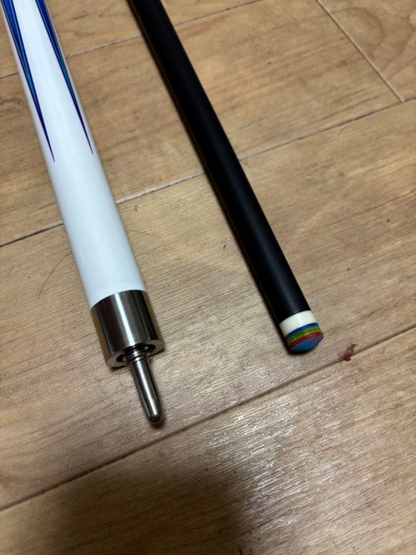 ビリヤードキュー 白黒デザイン