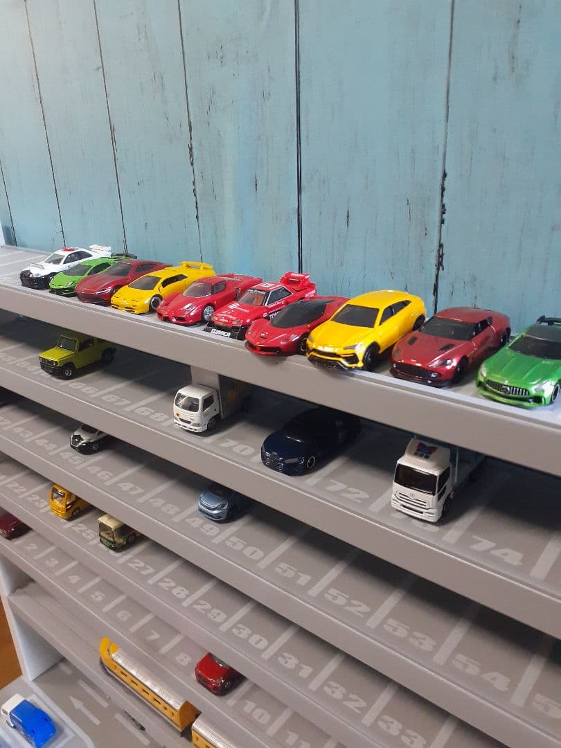 最新版7段トミカプラレール収納棚1枚板仕様ヘリポート付