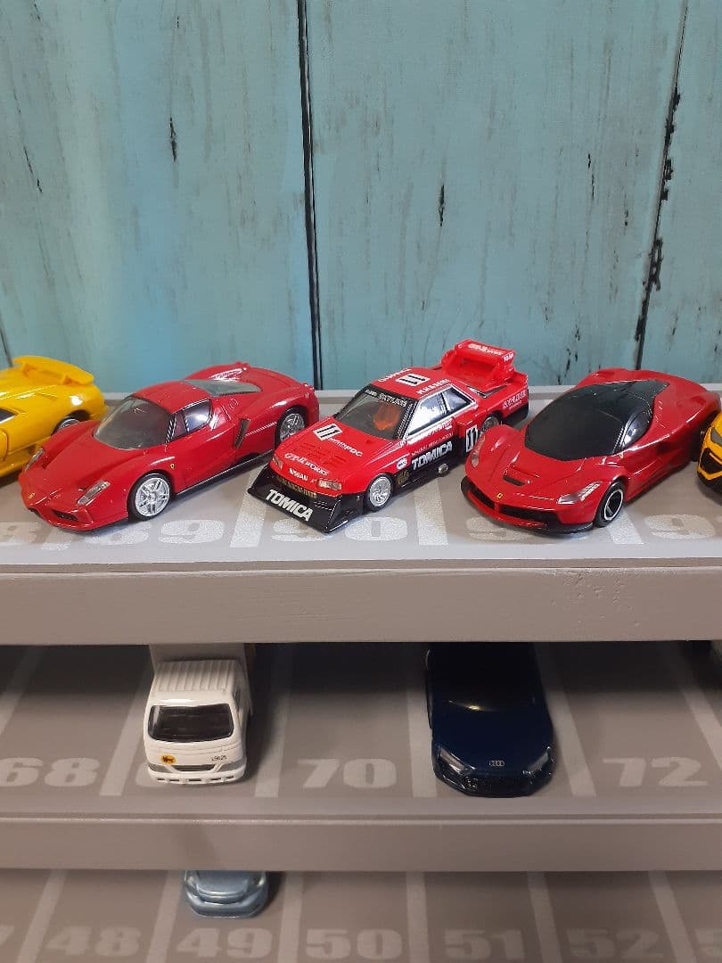 最新版7段トミカプラレール収納棚1枚板仕様ヘリポート付