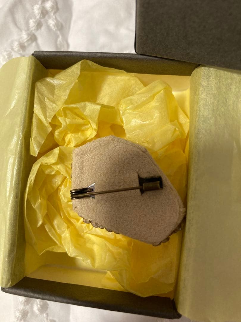 min perhonen 新品 pebble コサージュ ブローチ バッチ 箱有