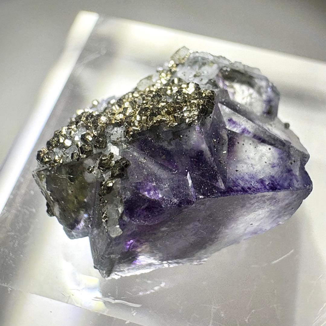 433 中国 ヤオガンシャン産 フローライト&パイライト - メルカリ