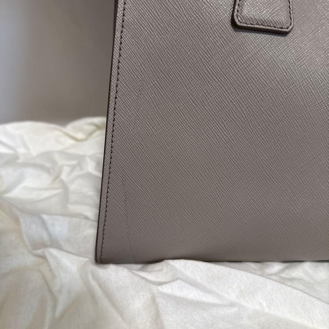 プラダ サフィアーノ ベージュ　バッグ