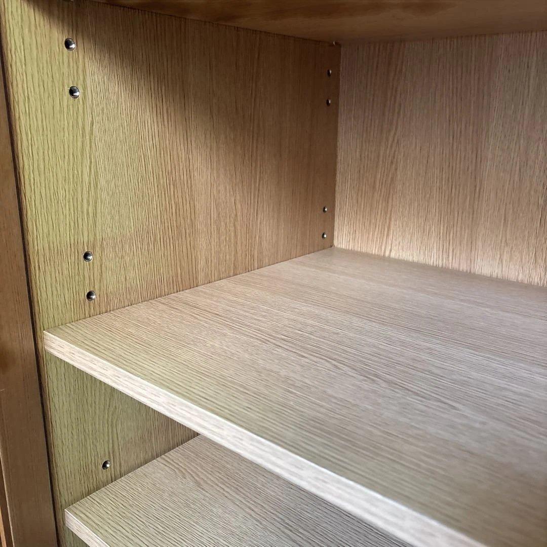 無印良品 キャビネット ガラス扉 観音開き 天然木 タモ材 脚付き 食器棚